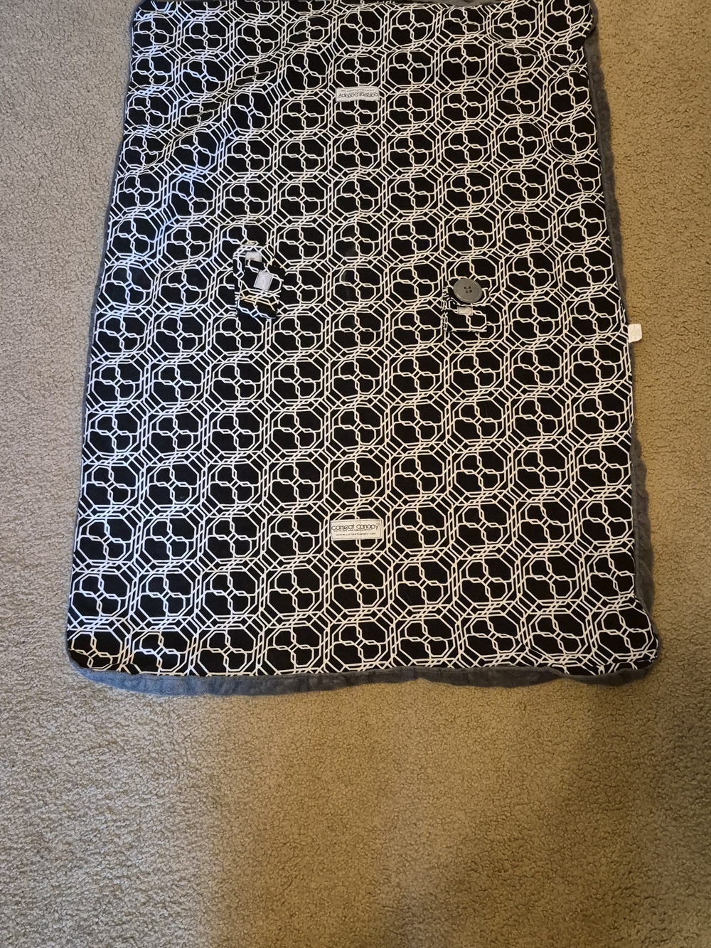Cozy Geometric Carseat Cover - Black & White